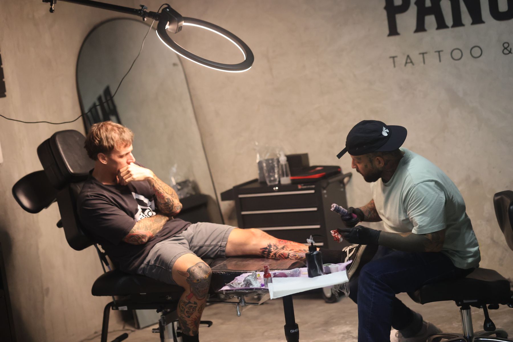 Ulises Malavé tattooing a client at the Pangea Ink studio in Casco Viejo, Panama City